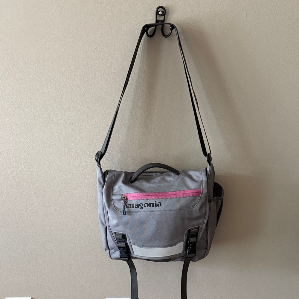 Patagonia Gray Messenger Bag with Pink Detail, medium